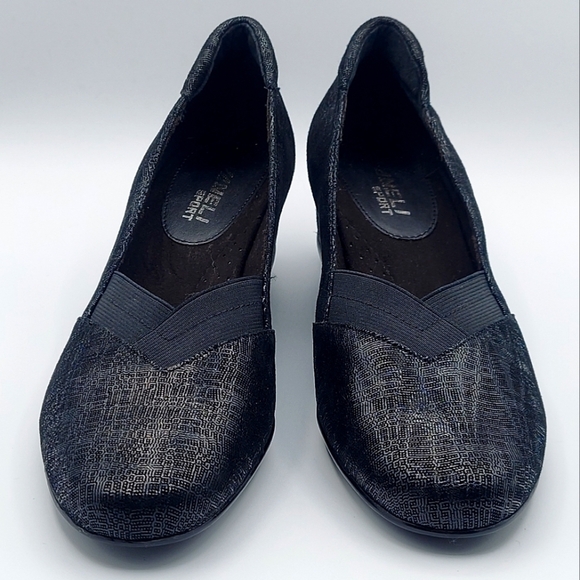 VANELi Women's Candee Flat Comfort Black Slip On Women's Size 8.5W - Picture 2 of 9